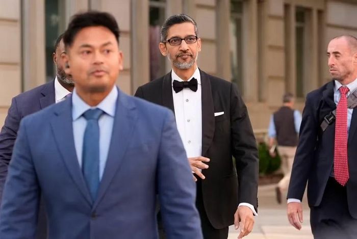 Sundar Pichai, CEO Google và công ty mẹ Alphabet, có mặt tại quốc yến đón Chủ tịch Trung Quốc. Bên cạnh các lãnh đạo về chip và AI, sự xuất hiện của ông góp thêm một đại diện từ nhóm công ty công nghệ lớn nhất nước Mỹ.