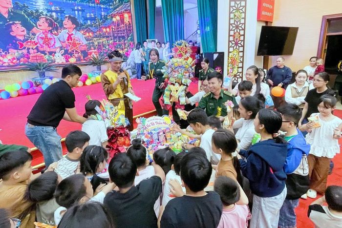Ban Chỉ huy BĐBP tỉnh Gia Lai tổ chức chương trình “Vui hội trăng rằm” dành cho con em cán bộ, chiến sĩ đang công tác trong lực lượng Biên phòng tỉnh.