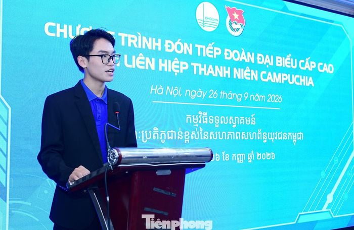 Sinh viên Hoàng Tiến Đông chia sẻ tại chương trình.
