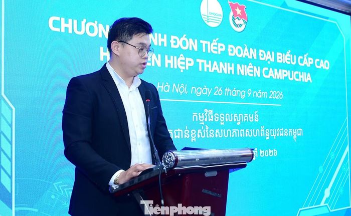 Sinh viên Teng Virakseth chia sẻ tại chương trình. Ảnh: Xuân Tùng