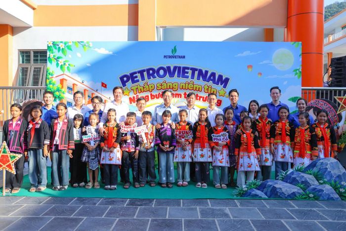 Góc chụp ảnh “PETROVIETNAM cùng em”