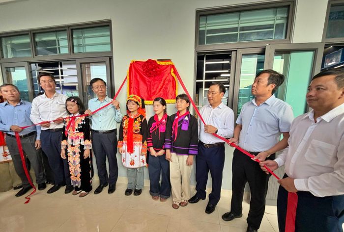Trong khuôn khổ chương trình “PETROVIETNAM: Thắp sáng niềm tin - Nâng bước em tới trường” đã diễn ra Lễ khánh thành phòng thực hành giáo dục STEM