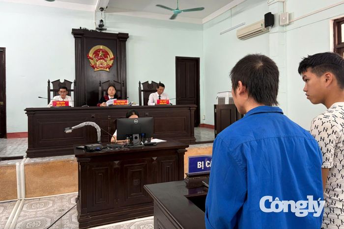 Toàn cảnh phiên toà.