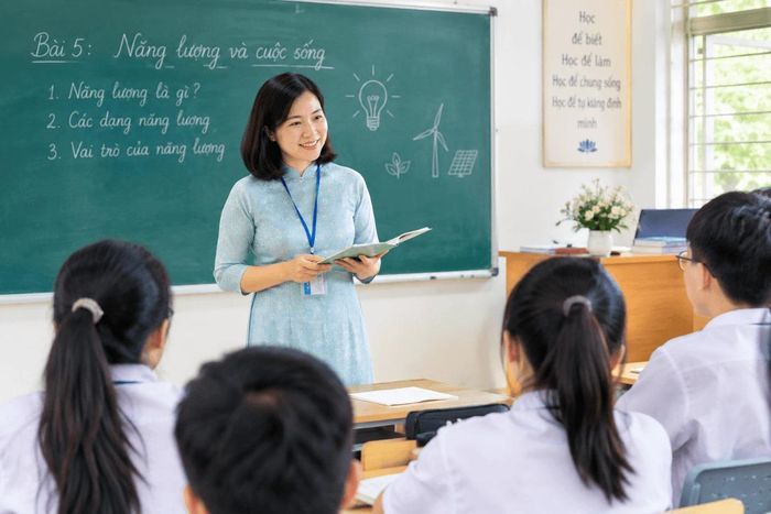 UBND các tỉnh, thành phố chịu trách nhiệm trực tiếp bảo đảm đủ giáo viên phục vụ giảng dạy trên địa bàn (Ảnh minh họa).