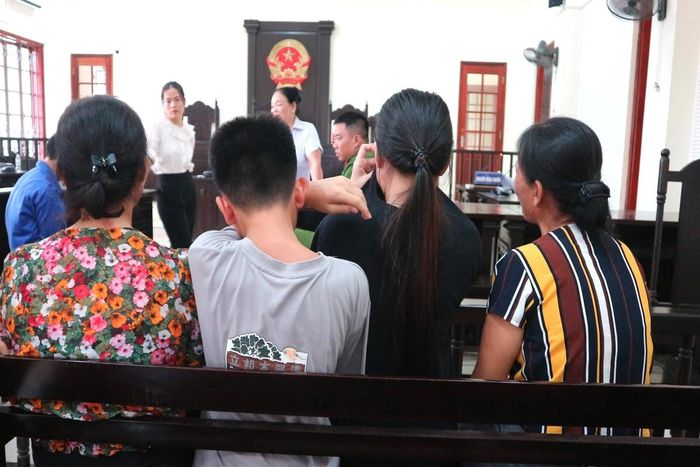Những giọt nước mắt nơi pháp đình là điều người phóng viên nhiều lần chứng kiến trong hành trình theo những phiên xử.