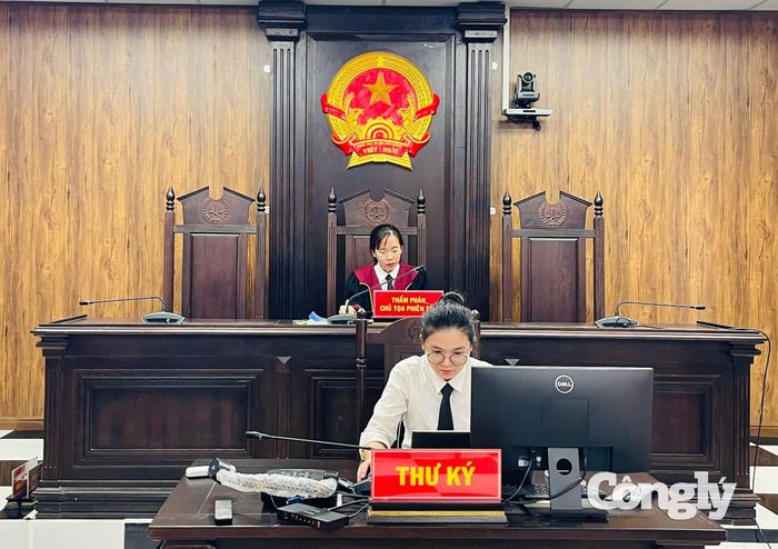 Hội đồng xét xử.