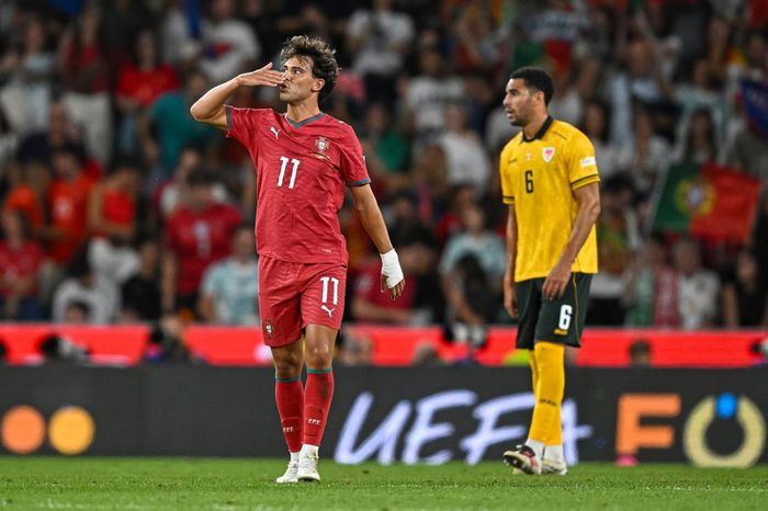 Phút 22, bàn mở tỷ số đến với Joao Felix, sau cú sút ngoài vòng cấm hiểm hóc
