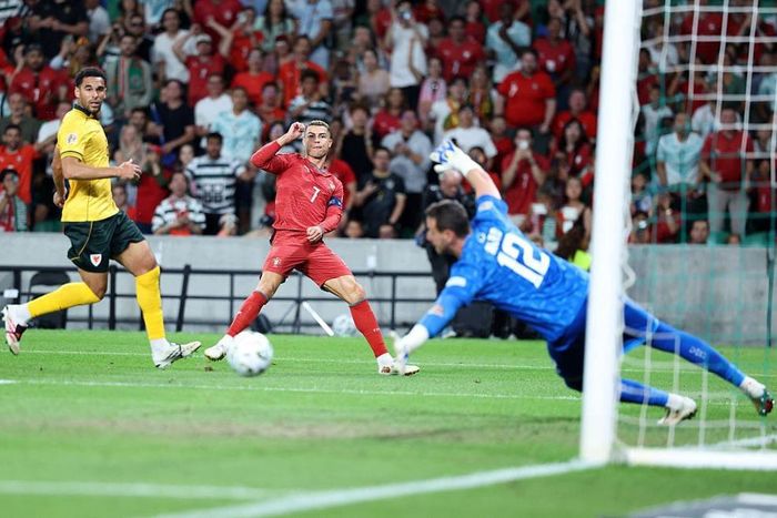 Qua giờ giải lao, Ronaldo tiếp tục vô duyên trước cầu môn đội khách