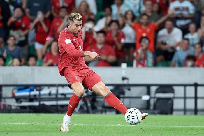 CR7 rất chịu khó dứt điểm