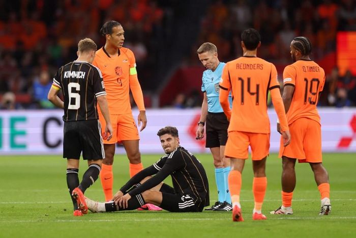 Sau đó, Kai Havertz phải rời sân sớm vì chấn thương