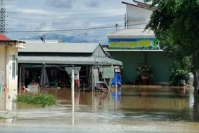  Chợ Hàm Kiệm bị ngập sâu. Ảnh: N.X