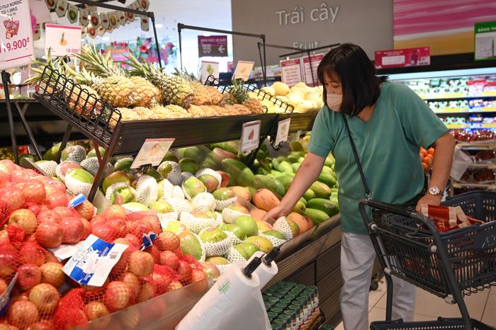Chuyên gia đề xuất kéo dài thời gian miễn thuế với các mặt hàng xăng dầu. Ảnh: Anh Nguyễn