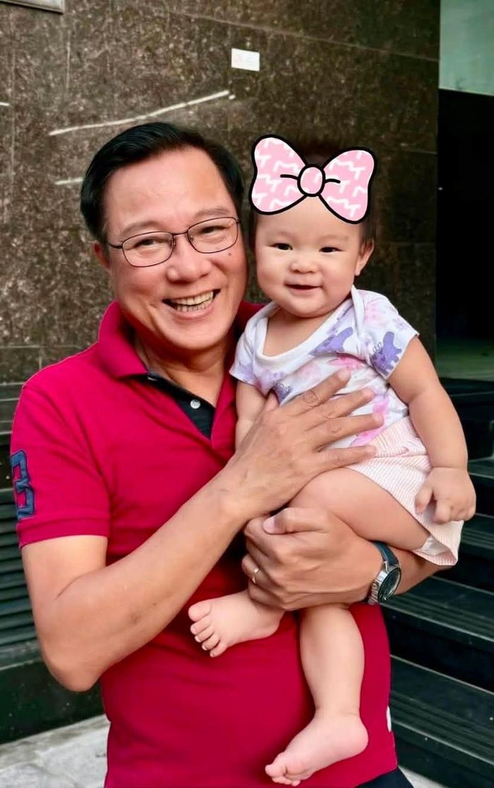 NSND Trọng Trinh và cháu nội. 