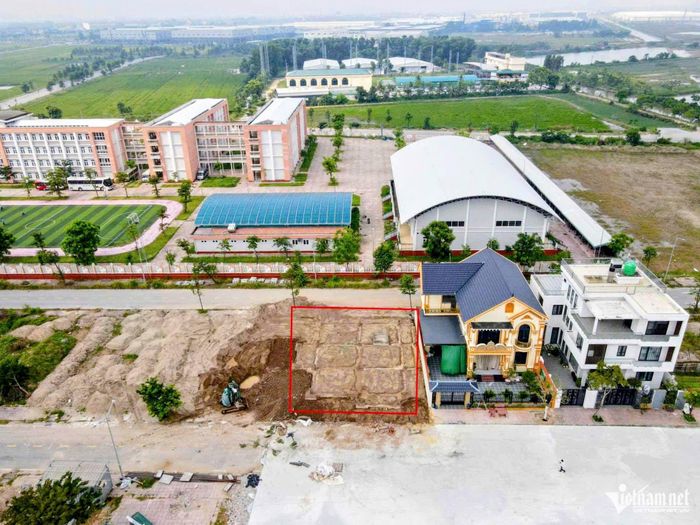 Căn biệt thự được di chuyển để phục vụ giải phóng mặt bằng dự án đường kết nối sân bay Gia Bình với Hà Nội.