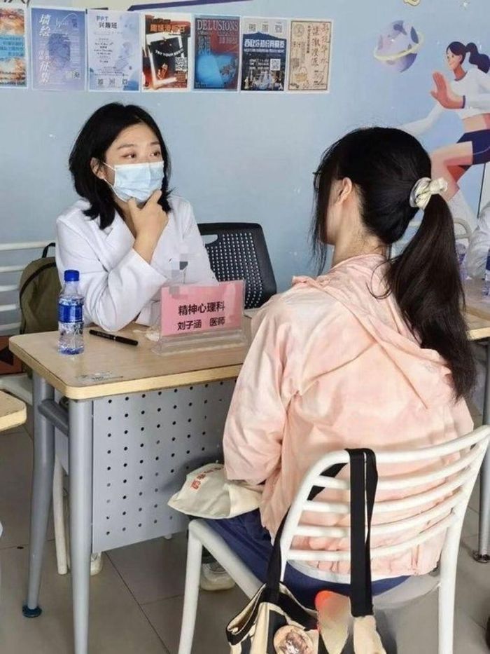 Lưu Tử Hàm từng là bác sĩ khoa tâm thần. Ảnh: Sina