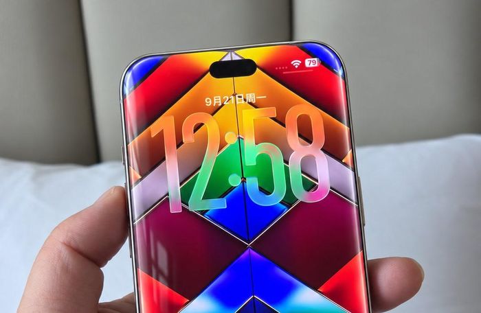 iPhone 20 Pro sẽ sở hữu màn hình gần như liền mạch. Ảnh: Ice Universe/ X