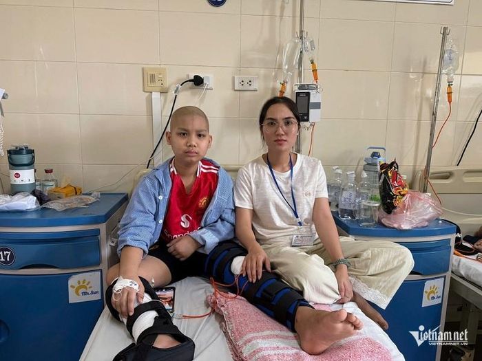Chi phí điều trị cho Bảo tốn kém, riêng chi phí ca phẫu thuật ghép xương khoảng 447 triệu đồng
