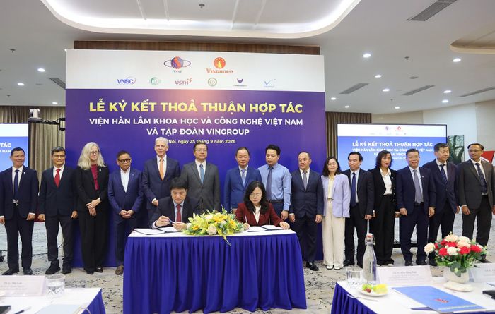 Viện Hàn lâm Khoa học và Công nghệ Việt Nam và Tập đoàn Vingroup ký Biên bản ghi nhớ hợp tác trong nghiên cứu các lĩnh vực mũi nhọn về năng lượng tái tạo, an ninh mạng, vật liệu mới và công nghệ vũ trụ… Ảnh: HP