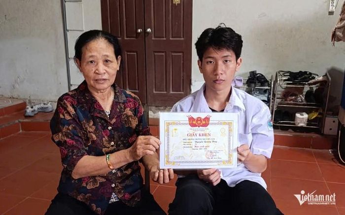 Nhiều năm liền Huy đều đạt học sinh giỏi 