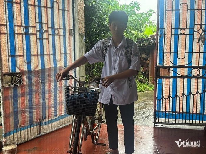 Huy luôn nỗ lực học tập với ước mơ thi vào một trường quân đội