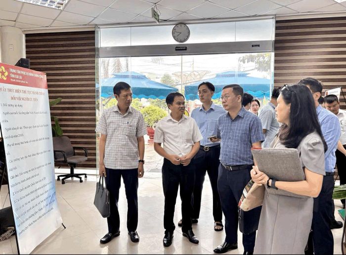 Đoàn công tác của Bộ Tư pháp kiểm tra tại Trung tâm Phục vụ hành chính công Gia Lai. Ảnh: Cổng Thông tin điện tử Gia Lai