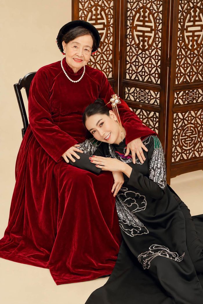 Hoa hậu Hà Kiều Anh đau buồn báo tin bà qua đời. 
