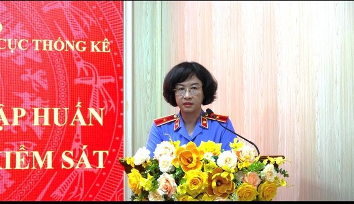 Đồng chí Nguyễn Thị Mai lập, Viện trưởng VKSND tỉnh Thái Nguyên phát biểu kết thúc Hội nghị tập huấn.