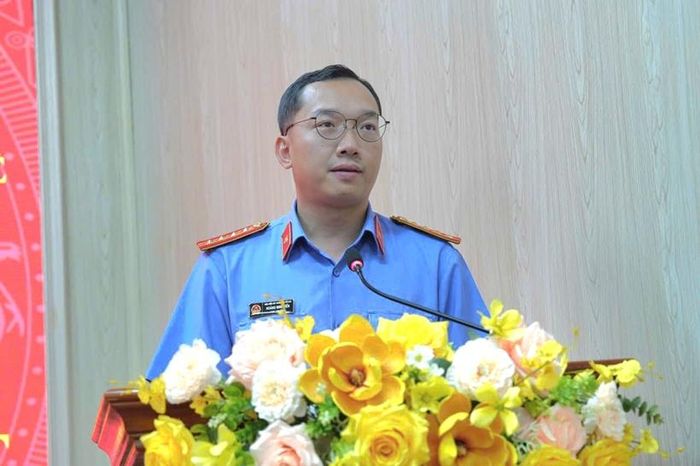 Đồng chí Hoàng Minh Tiến, Cục trưởng Cục Thống kê tội phạm và Chuyển đổi số VKSNDTC phát biểu tại Hội nghị tập huấn.