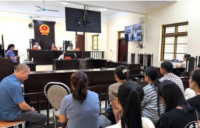 Quang cảnh phiên tòa.