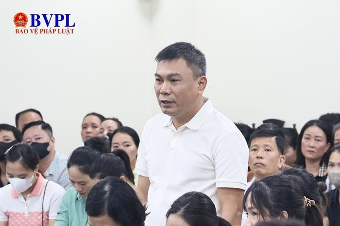 Bị cáo Nguyễn Văn Hòa khai báo tại phiên tòa.