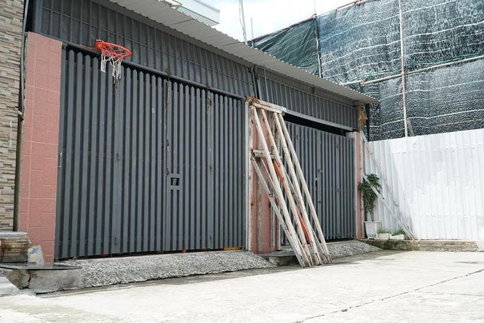 Trong quá trình thi công dự án A&T Saigon Riverside, chủ đầu tư và nhà thầu thi công đã làm lún, nứt hàng loạt nhà dân.