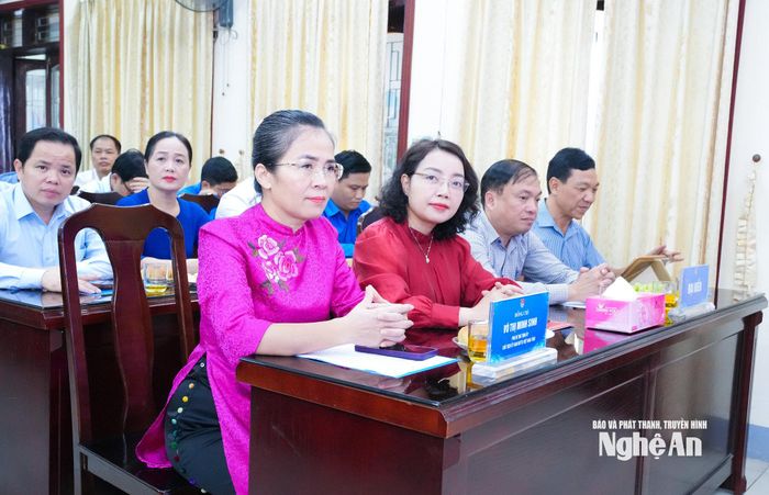 Đồng chí Võ Thị Minh Sinh - Phó Bí thư Tỉnh ủy, Chủ tịch Ủy ban MTTQ Việt Nam tỉnh và lãnh đạo các ban xây dựng Đảng Tỉnh ủy tham dự Lễ Công bố. Ảnh: Mai Hoa