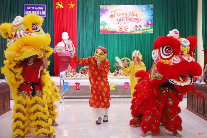 Không khí Trung thu rộn ràng tại Làng Trẻ em mồ côi Hà Tĩnh.