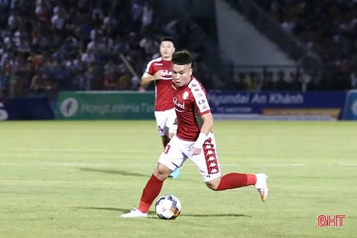 Phi Sơn trong màu áo TP. Hồ Chí Minh khi làm khách Hồng Lĩnh Hà Tĩnh. Ảnh: Đình Nhất.