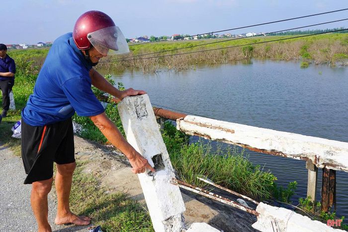 Sau gần 25 năm khai thác, cầu đã xuất hiện nhiều hư hỏng, xuống cấp. Quy mô cầu nhỏ hẹp, không còn đáp ứng tốt yêu cầu giao thông ngày càng tăng. Để bảo đảm an toàn, phương tiện qua cầu hiện phải hạn chế tải trọng dưới 2,5 tấn. Đây là tuyến giao thông quan trọng phục vụ nhu cầu đi lại, vận chuyển hàng hóa của người dân địa phương, đồng thời kết nối với các điểm đến như: Đền thờ Chế Thắng phu nhân Nguyễn Thị Bích Châu và bãi tắm Hải Ninh.