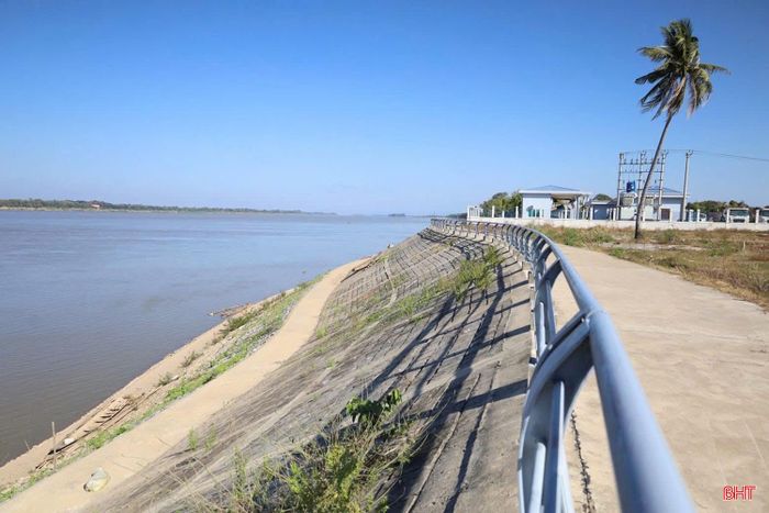 Không chỉ cung cấp nước tưới cho 500 ha lúa, dự án còn góp phần chống sạt lở bờ sông Mê Kông.