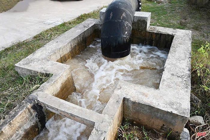 Với hệ thống kênh chính, kênh cấp 1, cấp 2, công trình thủy lợi huyện Nỏng Bốc đã giải quyết được bài toán thiếu nước trong sản xuất nông nghiệp ở vùng trọng điểm lúa của tỉnh Khăm Muồn.