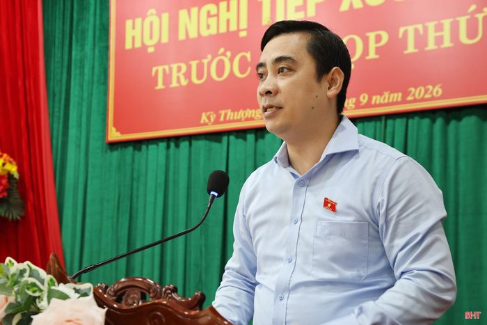 Đại biểu Quốc hội Lê Thành Đông thông tin đến cử tri về dự kiến nội dung, chương trình Kỳ họp thứ 2 và kết quả hoạt động của Đoàn ĐBQH tỉnh.