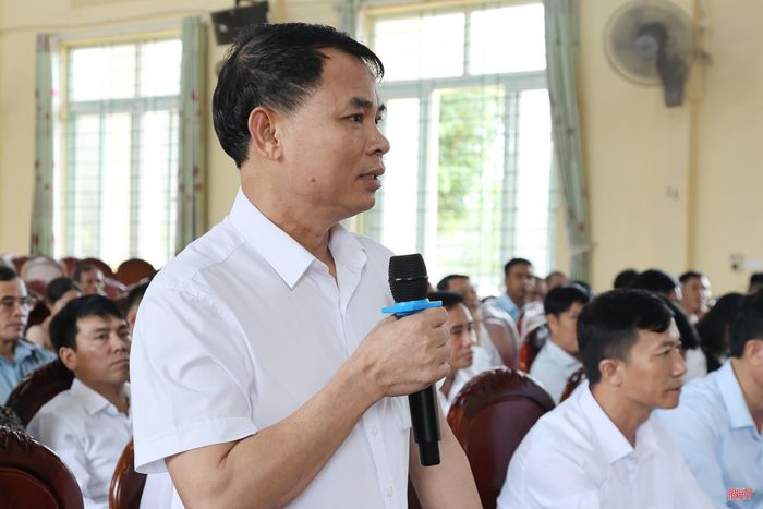 Cử tri Nguyễn Anh Ngọc (xã Kỳ Lạc) kiến nghị Quốc hội cần có thêm các cơ chế, chính sách hỗ trợ cơ sở hạ tầng cho các xã vùng sâu, vùng xa để phát triển sản xuất.