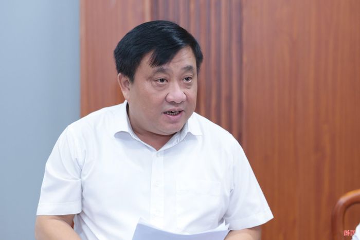 Đồng chí Phạm Xuân Phú - Phó Trưởng ban Nội chính Tỉnh ủy báo cáo kết quả thực hiện ý kiến chỉ đạo của Bí thư Tỉnh ủy tại các phiên tiếp công dân định kỳ.