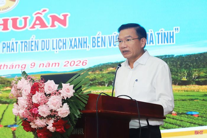 Ông Trần Xuân Lương - Phó Giám đốc Sở Văn hoá, Thể thao và Du lịch nhấn mạnh một số nội dung tại buổi tập huấn.