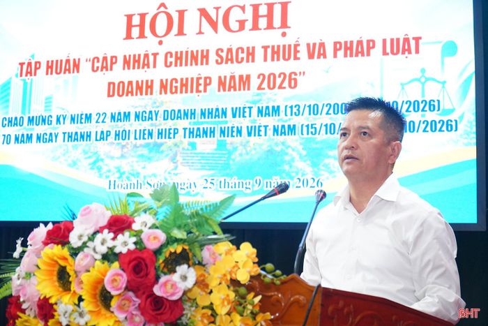 Ông Nguyễn Tiến Trình, Chủ tịch Hội Doanh nhân trẻ Hà Tĩnh phát biểu khai mạc hội nghị.