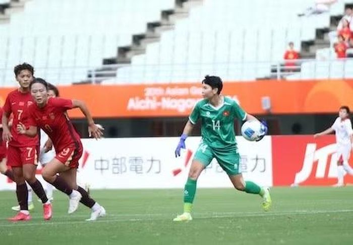 Thủ môn Kim Thanh là chốt chặn tin cậy của tuyển Việt Nam. Ảnh: VFF