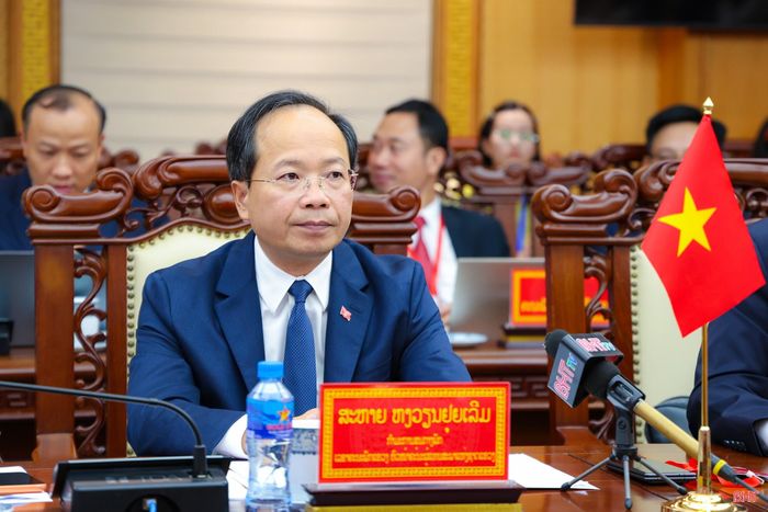  Đồng chí Nguyễn Duy Lâm – Ủy viên BCH Trung ương Đảng, Bí thư Tỉnh ủy, Trưởng đoàn ĐBQH tỉnh phát biểu tại hội nghị. 