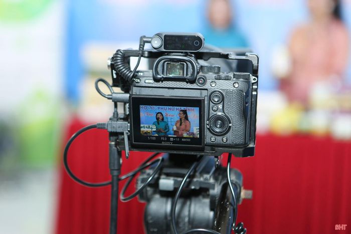 Một trong những điểm nhấn của chuỗi hoạt động là các phiên livestream cùng KOC giới thiệu, quảng bá, kết nối tiêu thụ sản phẩm.