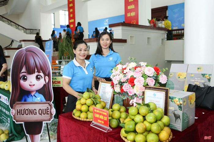 Tại ngày hội còn có những gian hàng khởi nghiệp đầy màu sắc.