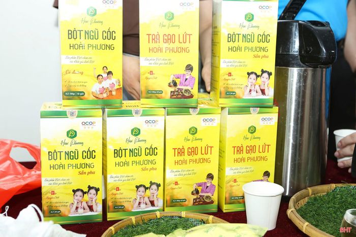 Những sản vật quê hương, qua bàn tay cần cù, sáng tạo của phụ nữ Hà Tĩnh đã trở thành những sản phẩm chất lượng, được khách hàng mọi miền tin dùng.