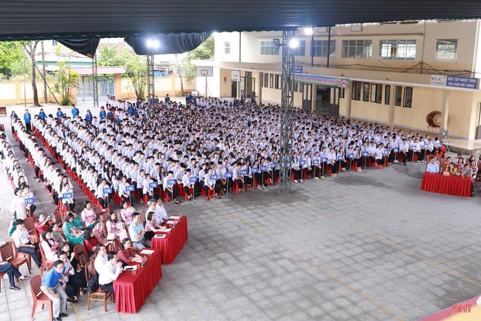 Đồng đảo học sinh tham gia chương trình.