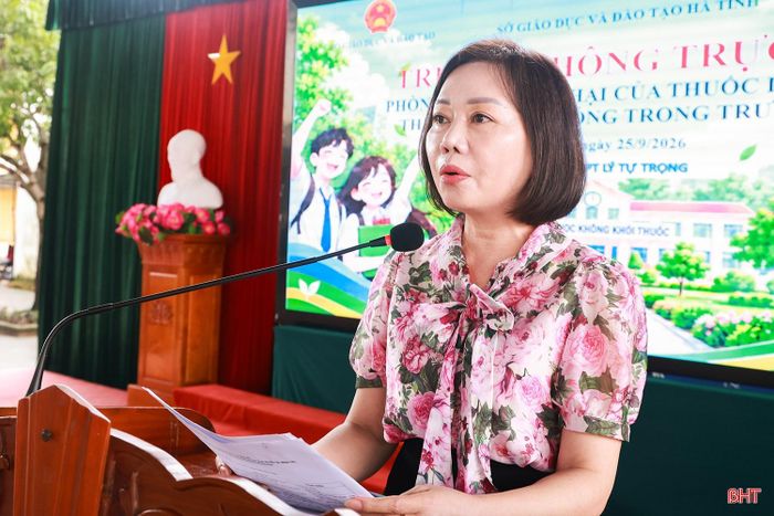 Bà Nguyễn Thị Nhung Quyên, Phó Giám đốc Sở GD&ĐT phát biểu.