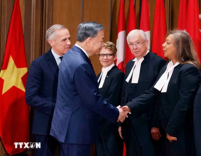 Tổng Bí thư, Chủ tịch nước Tô Lâm với các đại biểu Canada. (Ảnh: Thống Nhất/TTXVN)